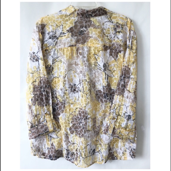 JM Collection ♥️ V-Neck Shirt 🪺 - Picture 6 of 7